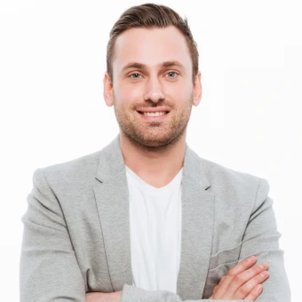 Henry Collins - Customer Success Lead at LinuxHostingWorld